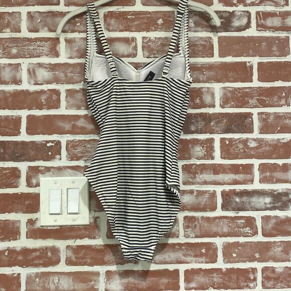 C7 Bond-Eye Australia Black White Stripe Sweetheart One Piece Swimsuit Sz 4 D/DD - Picture 2 of 8